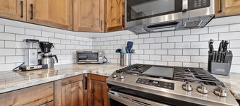 Spacious Pet Friendly Mountain Townhome | Game Room + Near Slopes