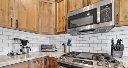 Spacious Pet Friendly Mountain Townhome | Game Room + Near Slopes