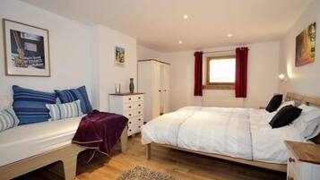 5 bedrooms, iron/ironing board, travel crib, free WiFi