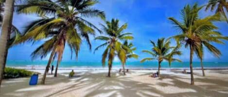 Solstolar och strandhanddukar