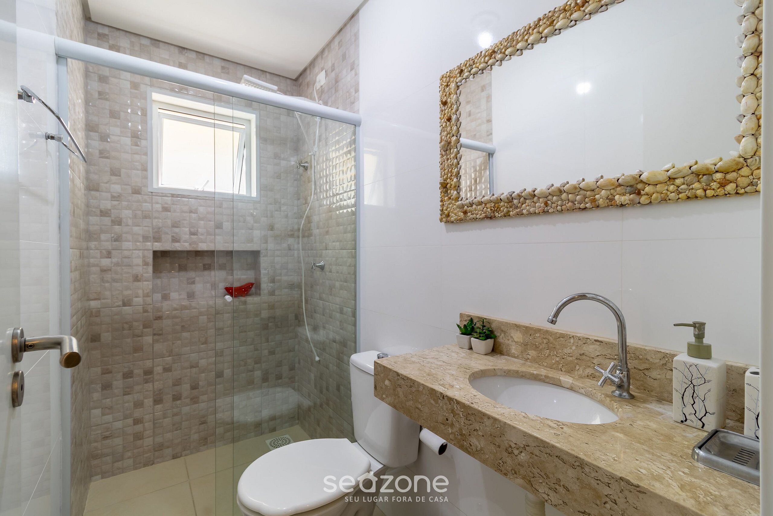 Basic Apartment | Bathroom | Free toiletries