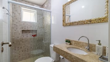Basic Apartment | Bathroom | Free toiletries
