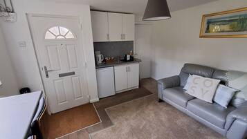 Smart TV, books, stereo