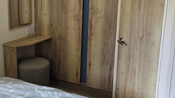 3 bedrooms, bed sheets