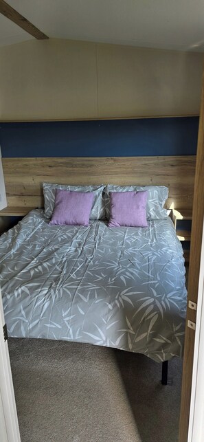 3 bedrooms, bed sheets