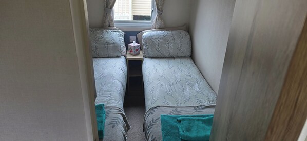 3 bedrooms, bed sheets - Lakeland Leisure Park, Sleeps up to 8 (Grange-over-Sands)