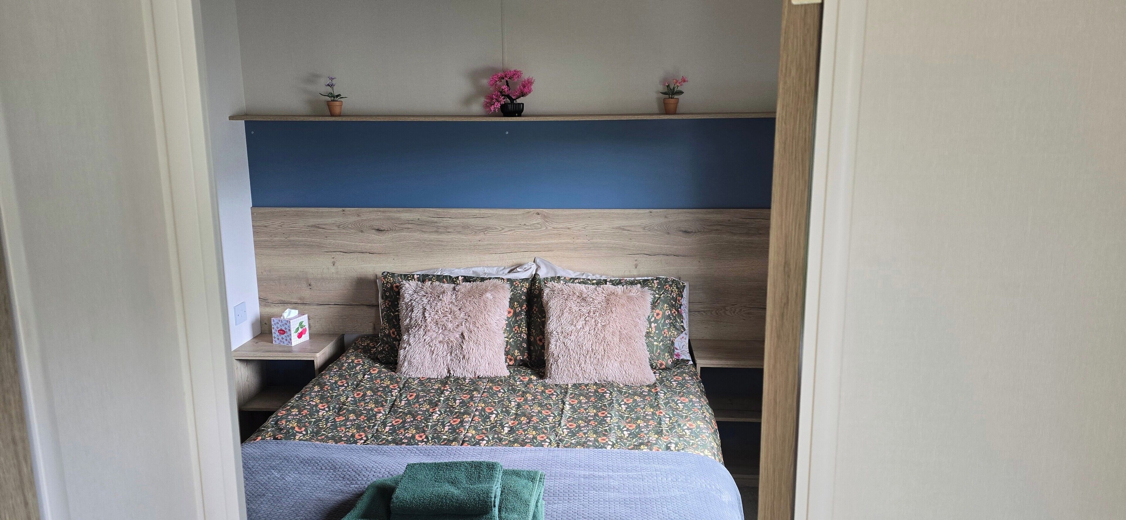 3 bedrooms, bed sheets