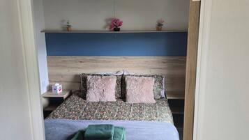 3 bedrooms, bed sheets