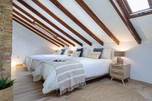 3 habitaciones, tabla de planchar con plancha, wifi y ropa de cama