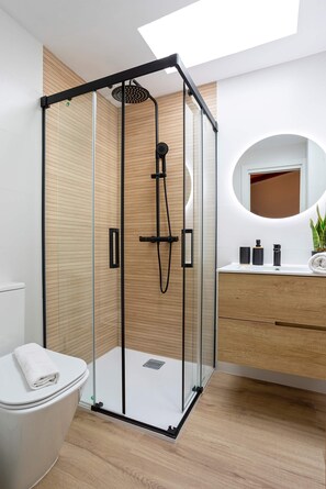 Shower, hair dryer, towels - Exclusive duplex near El Palo Malaga. Antonio Trueba II (Malaga)