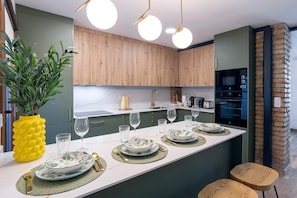 Fridge, microwave, coffee/tea maker, toaster