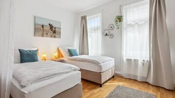 Silitysrauta/-lauta, Wi-Fi, vuodevaatteet