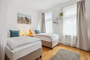 Iron/ironing board, WiFi, bed sheets