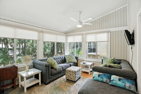 Smart TV, fireplace - NEW! Charming Seabrook Island Retreat (Seabrook Island)