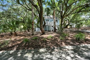 Property grounds - NEW! Charming Seabrook Island Retreat (Seabrook Island)