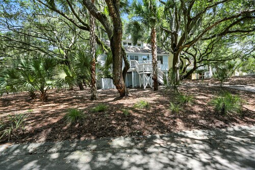 NEW! Charming Seabrook Island Retreat