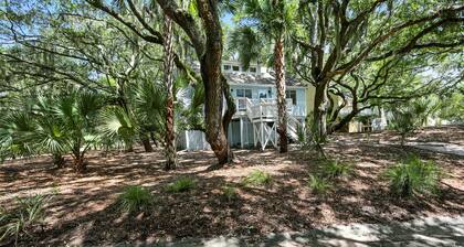 NEW! Charming Seabrook Island Retreat