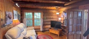 Cozy Lakeside Cabin – Your Private Island Retreat