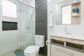 Basic Apartment | Bathroom