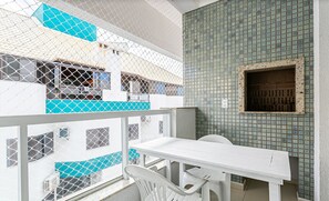 Outdoor dining - Modern ap W/pool one Block From the Beach Rmi201 (Florianópolis)