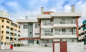 Exterior - Modern ap W/pool one Block From the Beach Rmi201 (Florianópolis)