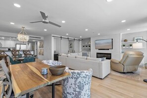 Smart TV, fireplace