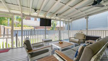 Smart TV, libros y estéreo