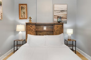 2 slaapkamers, een bureau, een strijkplank/strijkijzer, gratis wifi