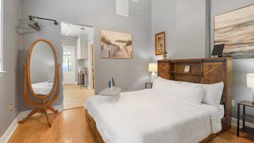 2 habitaciones, escritorio, tabla de planchar con plancha y wifi gratis