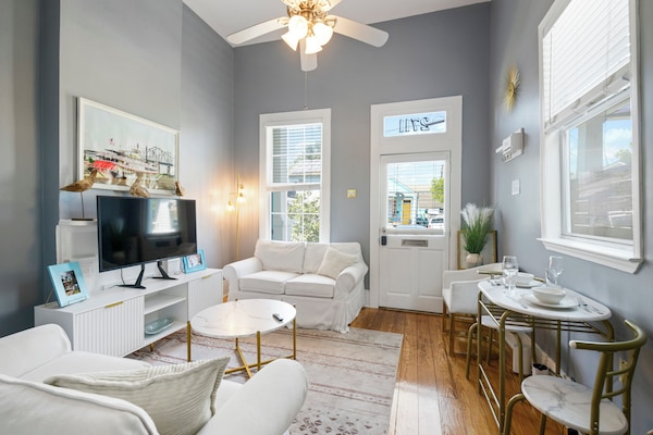 Smart TV, books, stereo