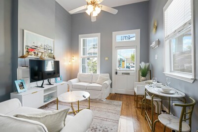 Live NOLA-4 Beds, Laundry, Screened-In Porch w/BT-SS Speakers & Pickleball Court