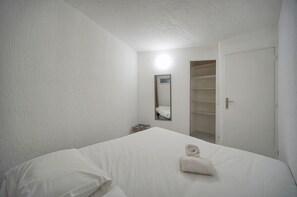 1 chambre, fer et planche à repasser, lit parapluie, Wi-Fi gratuit