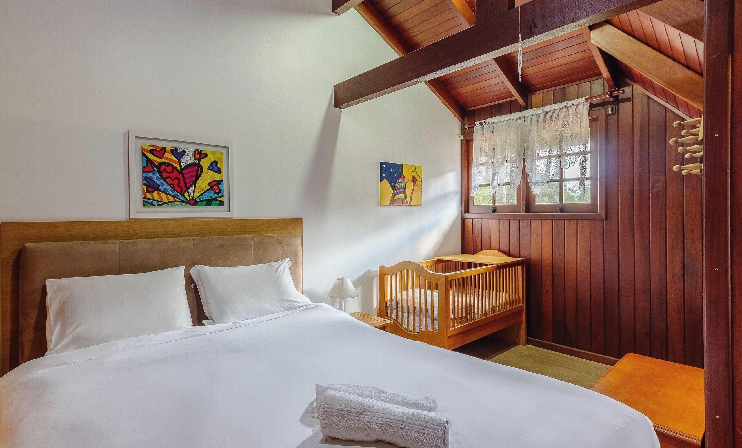 Basic Single Room | 2 bedrooms, desk