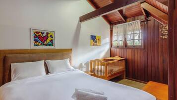 Basic Single Room | 2 bedrooms, desk