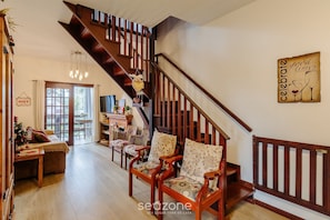 Basic Single Room | Living area