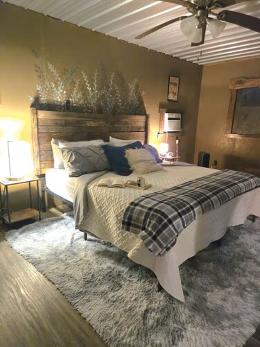 The Hideaway - Private Mini-Farm Retreat for two