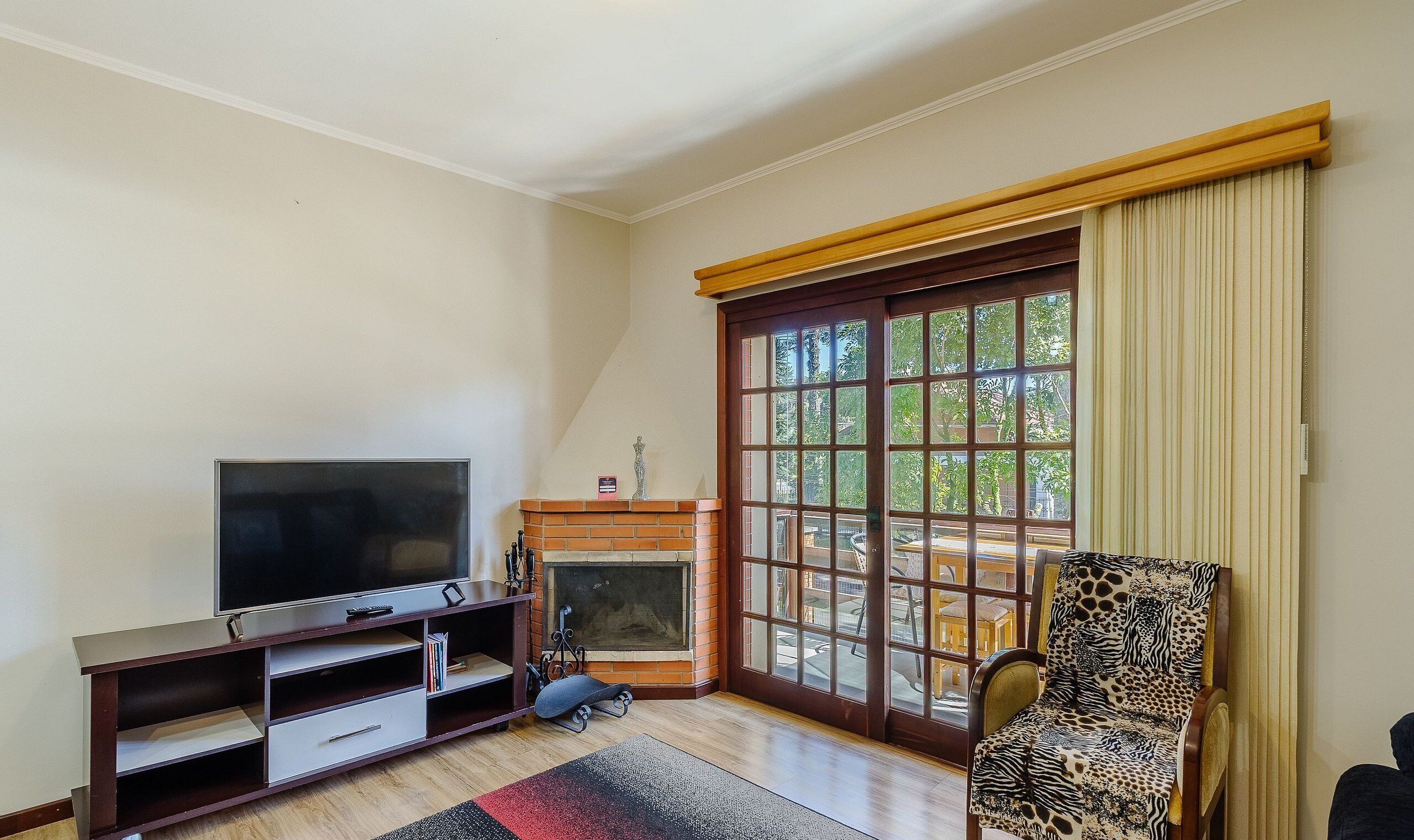 Căn hộ cơ bản | Khu phòng khách | TV 