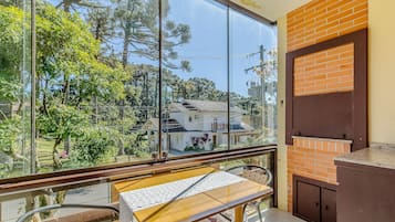 Basic Apartment | Dining