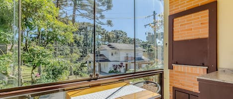 Basic Apartment | Dining