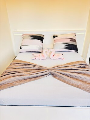 3 bedrooms, desk, iron/ironing board, travel crib - Villa Zinga-Pool, garden & absolute calm (Béziers)