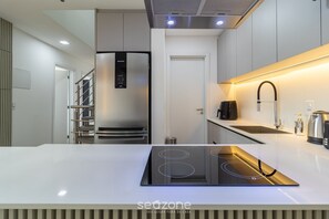 Basic Apartment | Private kitchen