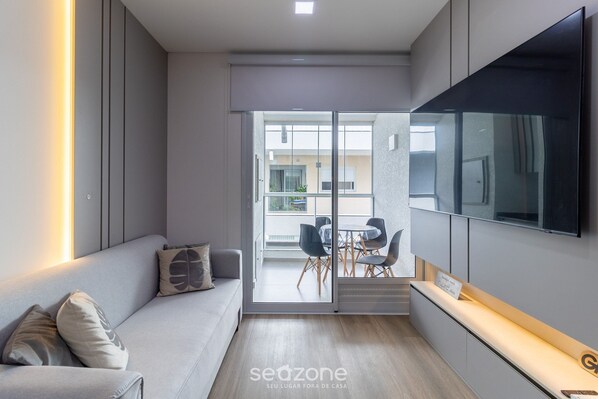 Basic Apartment | Living area