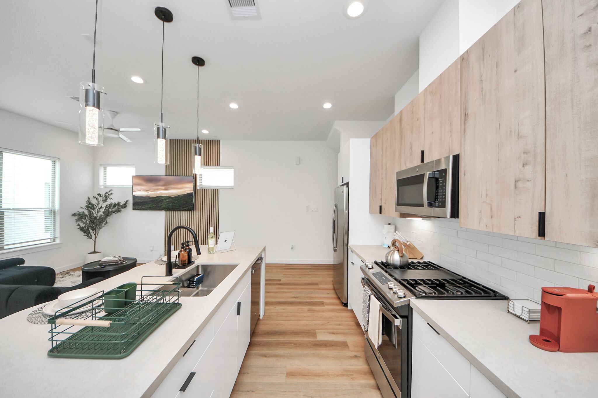 Refrigerador, microondas, horno y parrilla de estufa 