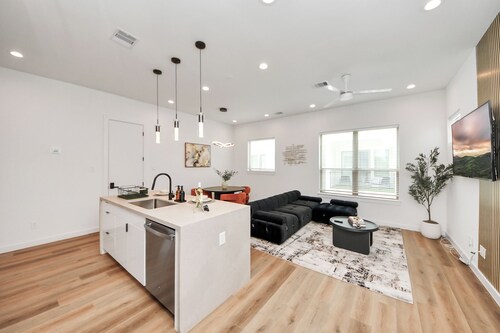 Villa des Rêves -Modern Luxury Townhome- Medical Center, Downtown HTX, NRG-