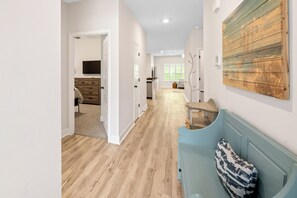 4 bedrooms, iron/ironing board, internet, bed sheets