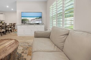 Living area - Spacious 4BR Home Near Midtown & FSU (Tallahassee)