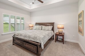 4 soverom, strykejern/-brett, internettilgang og sengetøy