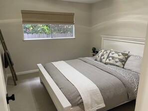 4 habitaciones, tabla de planchar con plancha, internet y ropa de cama