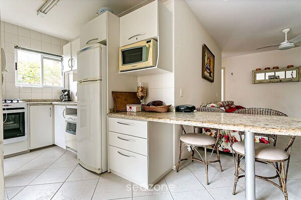 Departamento básico | Cocina privada
