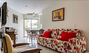 Basic Apartment | Living area